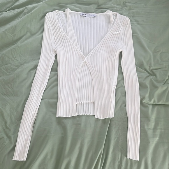 Zara Tops - White knit Zara blouse-Brand new, never worn